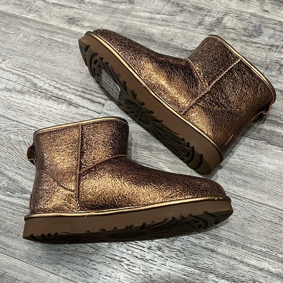 New UGG Bronze Classic Mini Metallic Sparkle Boots - Picture 8 of 12
